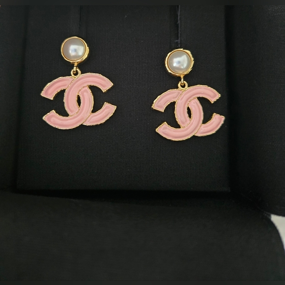 CHANEL Earrings. - Picture 2 of 7